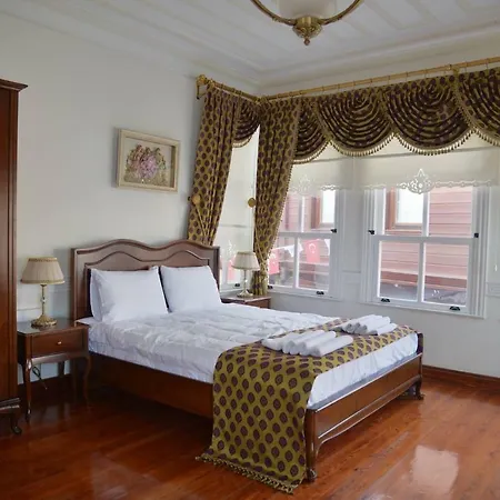 Calikusu Tarihi Besevler Hotell