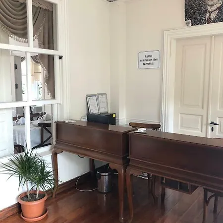 Hotell Calikusu Tarihi Besevler *