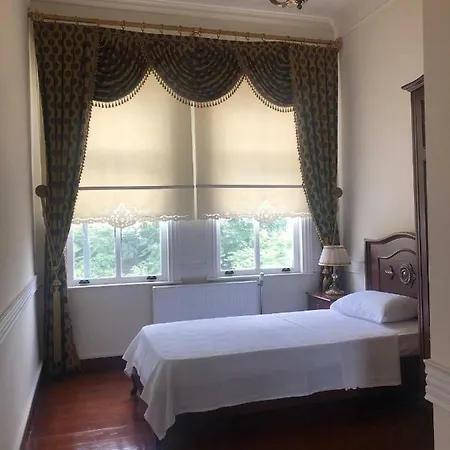 Calikusu Tarihi Besevler Hotell *