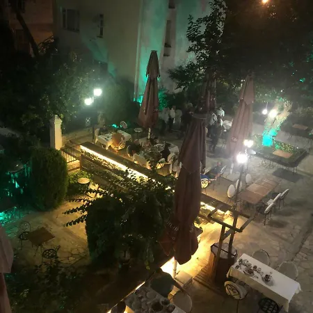 Calikusu Tarihi Besevler Hotell